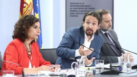 Pablo Iglesias y María Jesús Montero en una rueda de prensa en Moncloa.