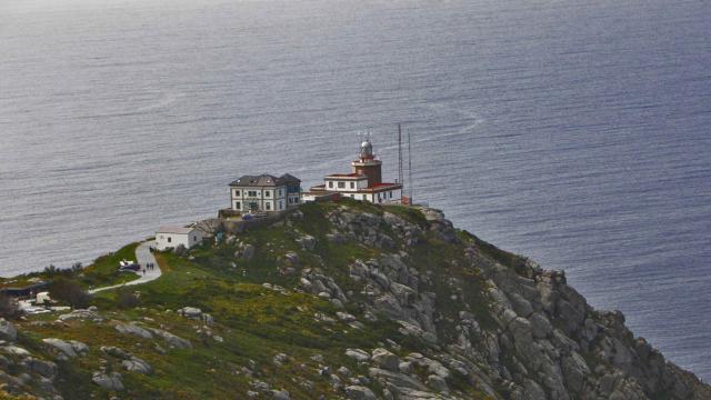 El hotel Semáforo, justo antes del faro, en la punta del cabo Fisterra