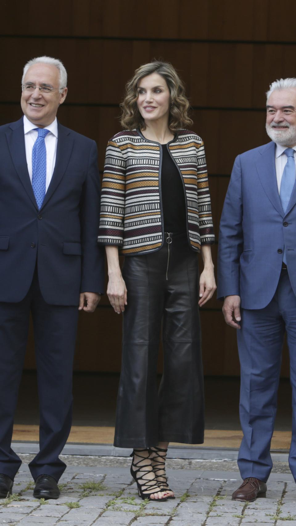La reina Letizia en La Rioja en 2016 con la misma chaqueta de Uterqüe.
