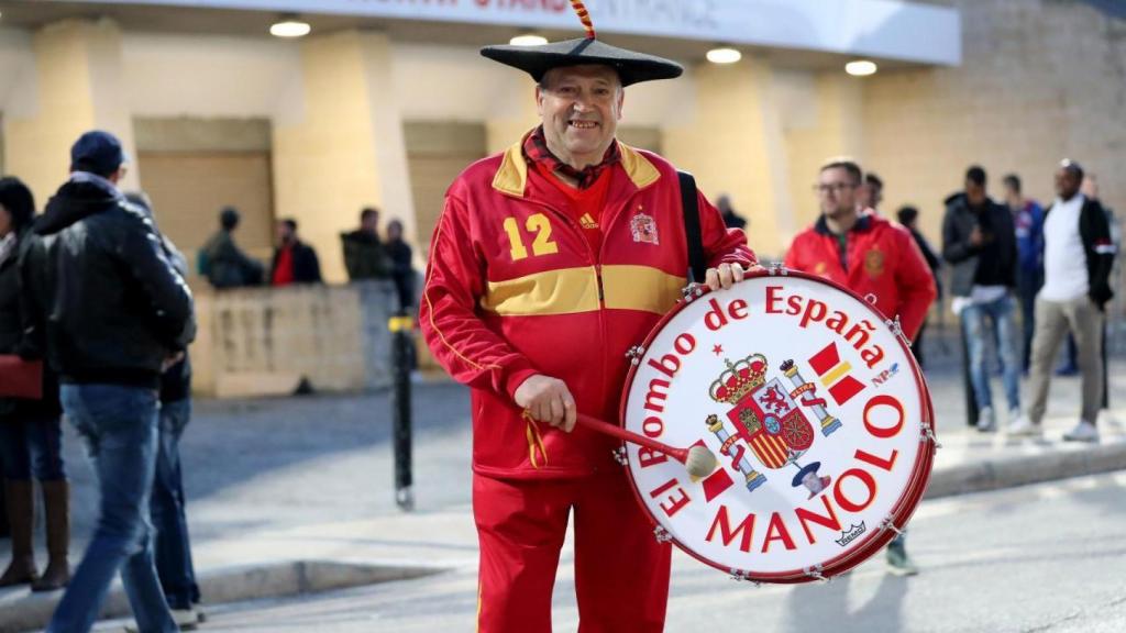 Manolo 'El del Bombo' durante un partido de la Selección