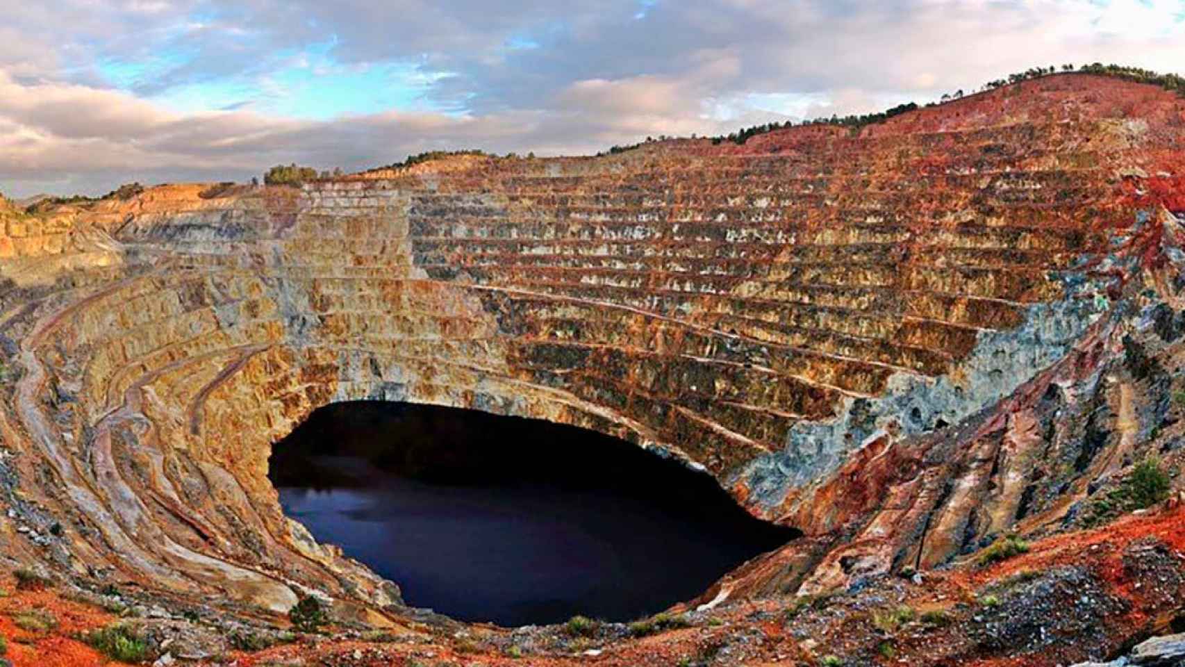 Una de las cortas de las minas de Río Tinto, cuyo consejo de administración presidió Javier Benjumea.