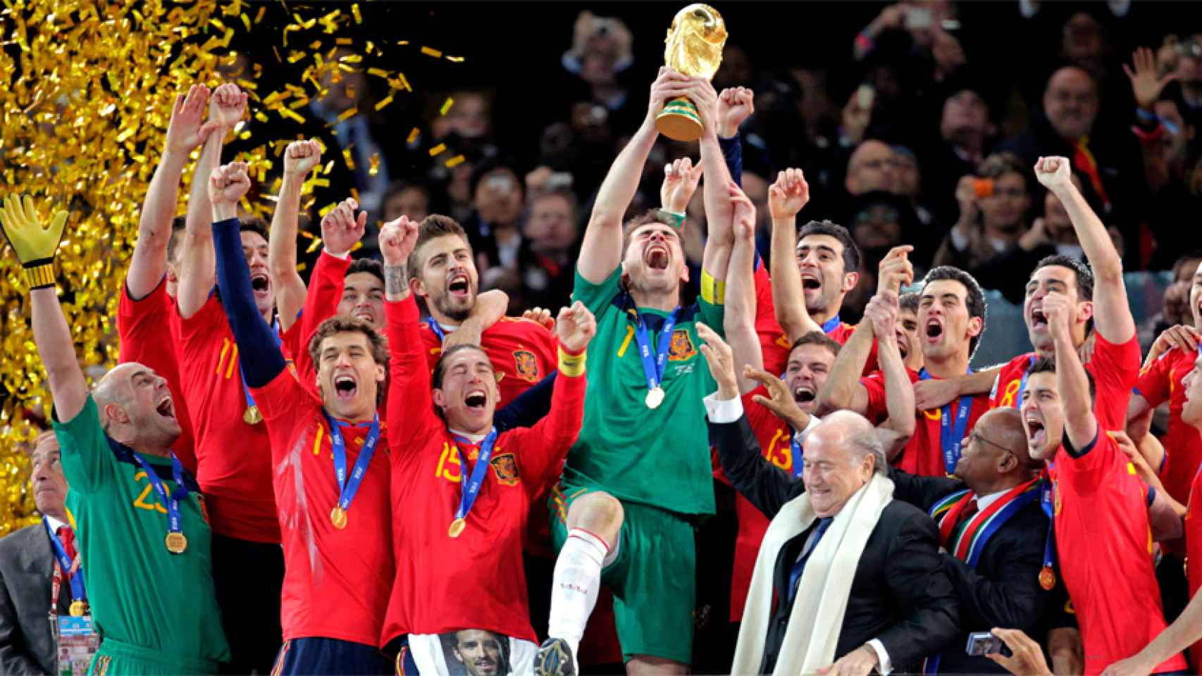 España levanta la Copa del Mundo en Sudáfrica