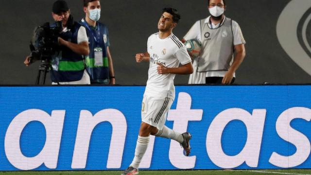 Asensio se lamenta tras ver como el árbitro pita fuera de juego tras su gol