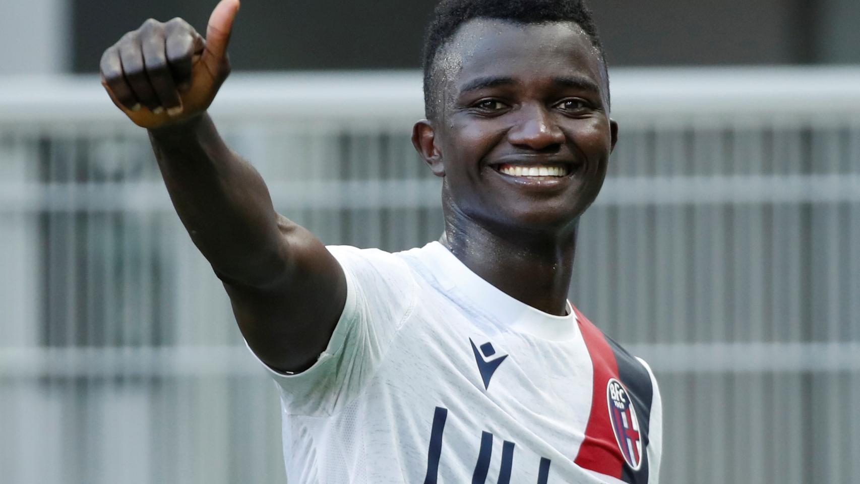 Musa Juwara, después de marcar su primer gol en la Serie A en el Inter de Milán - Bolonia