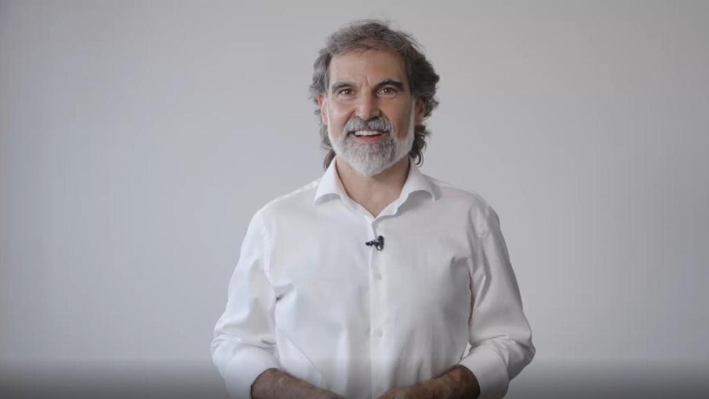 El presidente de Òmnium Cultural, Jordi Cuixart, dirige un mensaje en video a los socios de la entidad.