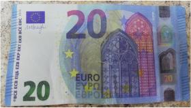 Uno de los billetes de 20 euros falsos.