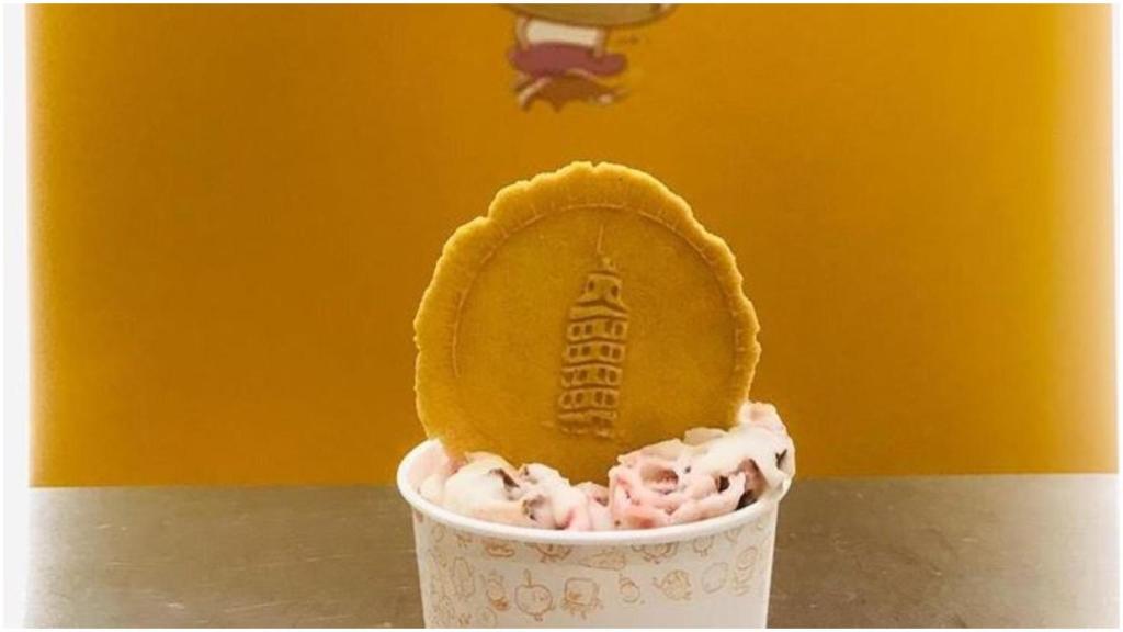 Los helados con la Torre de Hércules de Ice Wave.