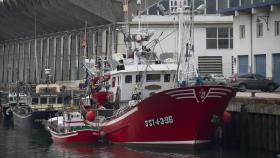 Dos marineros de un pesquero gallego atracado en Cantabria dan positivo por coronavirus