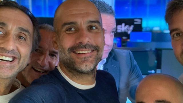 Pep Guardiola y su cuerpo técnico, con Manel Estiarte, celebrando la anulación de la sanción de UEFA por parte del TAS