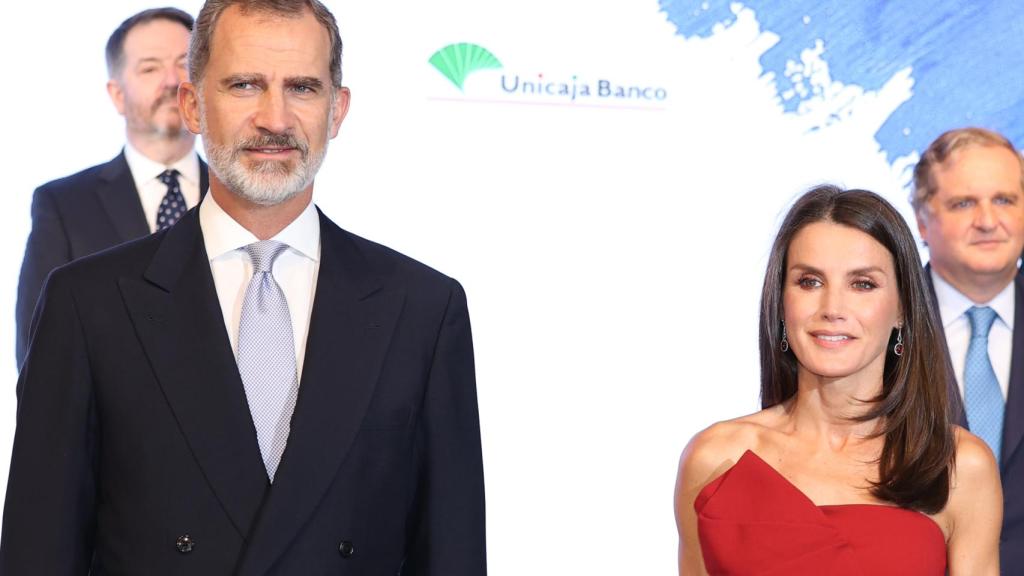 Felipe y Letizia, en los premios Mariano de Cavia este lunes.