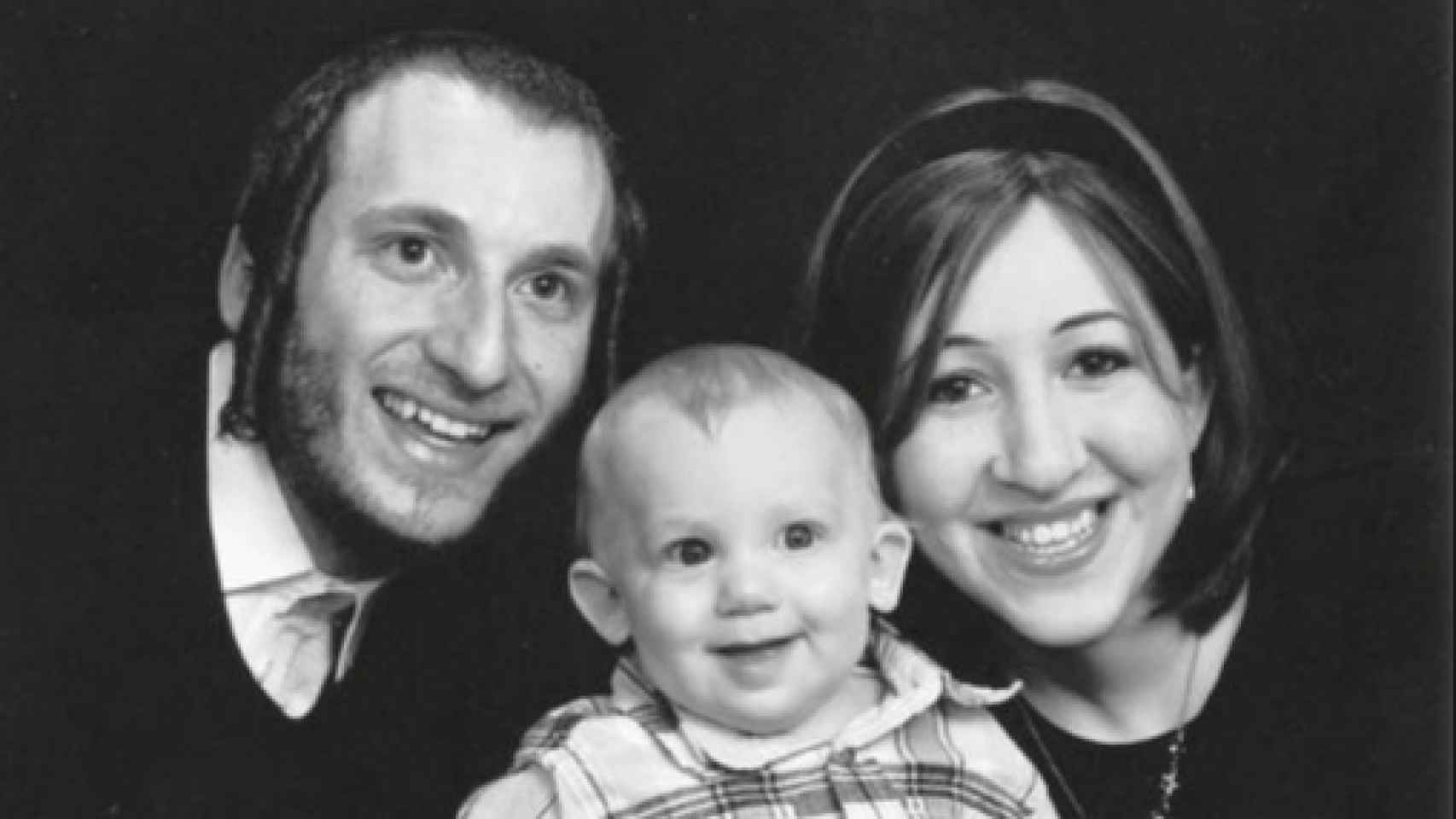 Deborah Feldman con su exmarido Eli y su hijo Yitzy.
