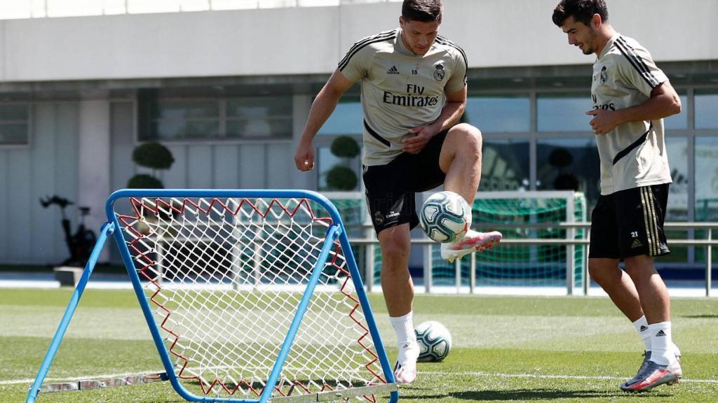 Jovic y Brahim entrenan con el Real Madrid