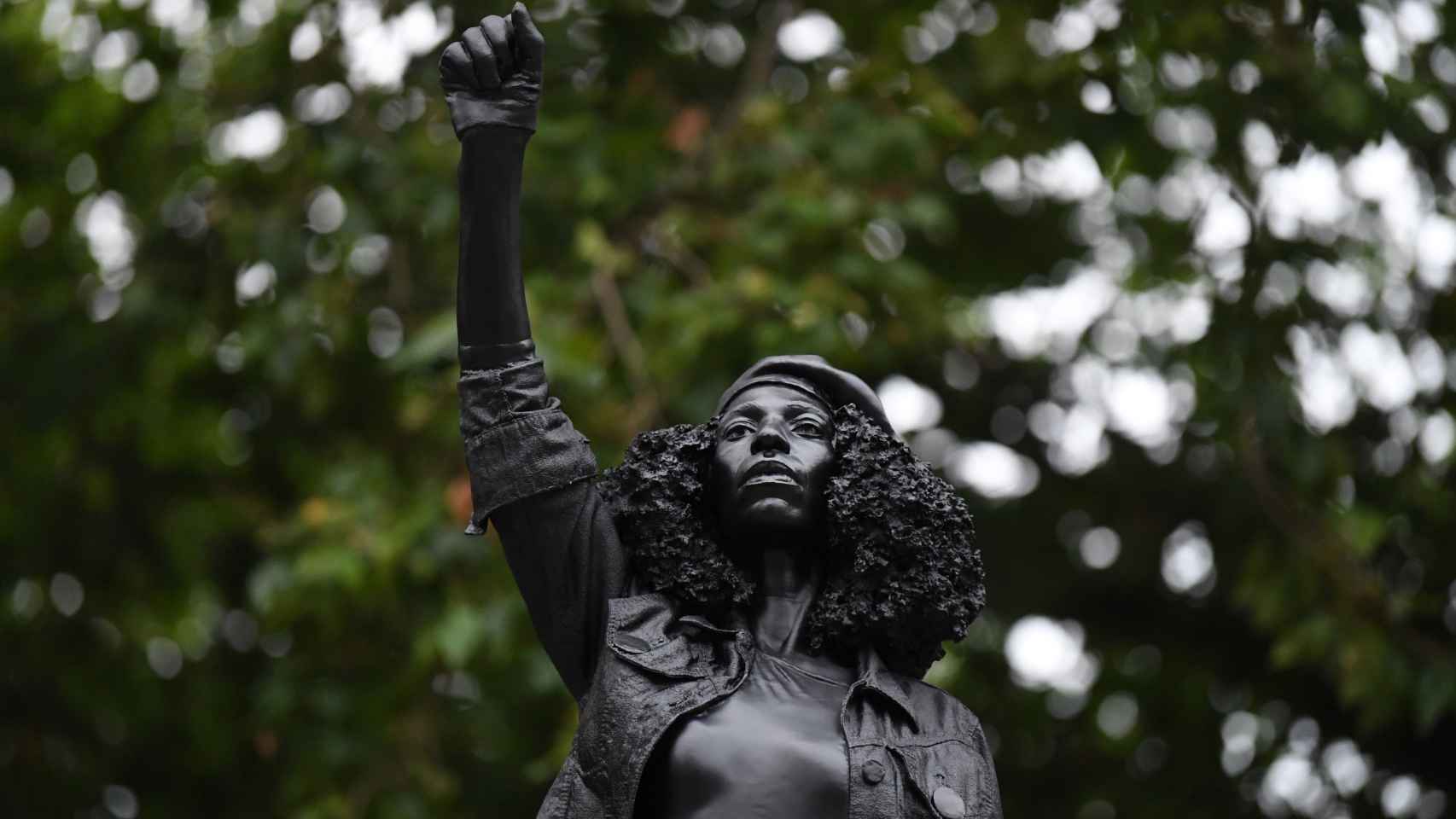La estatua 'A Surge of Power (Jen Reid) 2020 en Bristol.