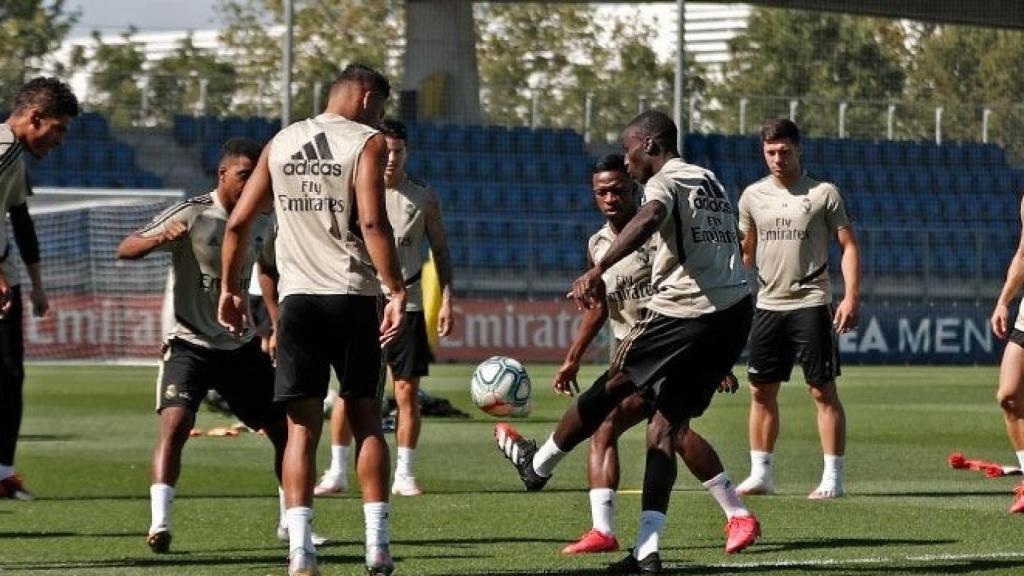 Los jugadores del Real Madrid, durante el último entrenamiento antes del partido ante el Villarreal