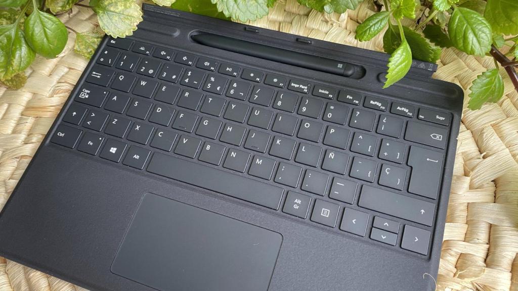 La funda con teclado y Slim Pen para la Surface Pro X