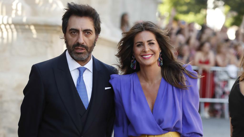 Nuria Roca y Juan del Val en la boda de Sergio Ramos y Pilar Rubio.