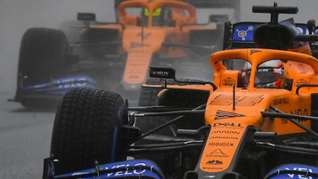 Los McLaren peleando en el GP de Austria
