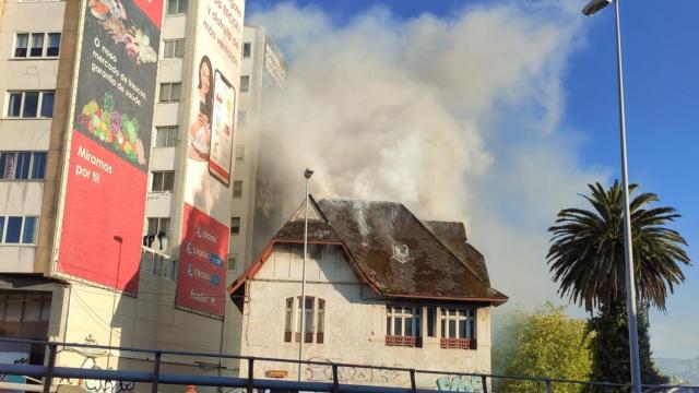 Incendio en la casa colonial del Punte Pasaje