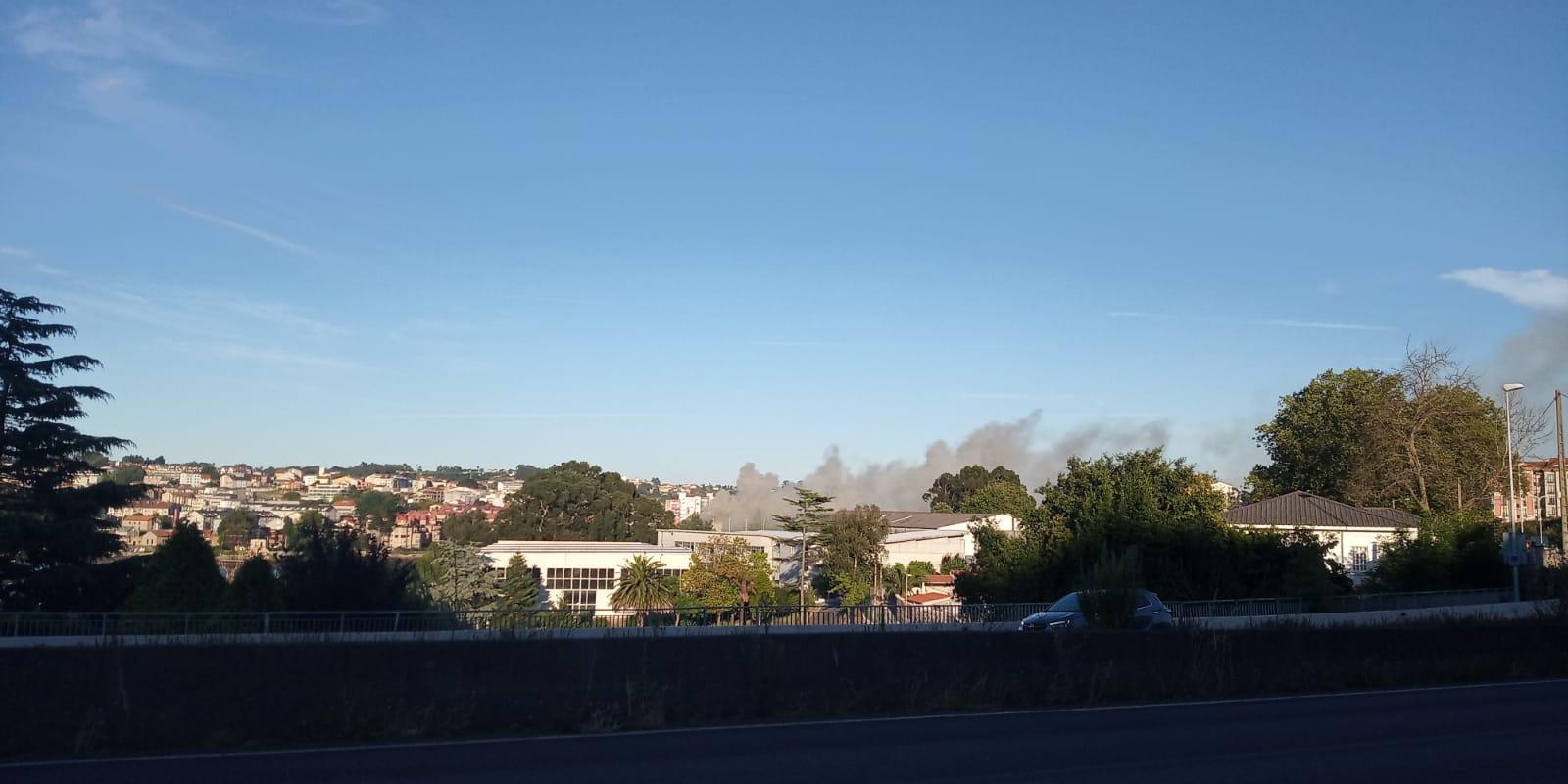 La humareda se ve a kilómetros de distancia