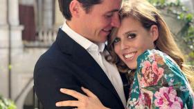 Beatriz de York y Edo Mapelli en la imagen con la que anunciaron su boda.