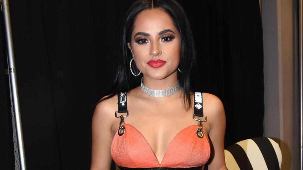 Becky G apuesta por el amor a la hora de elegir los emoticonos.