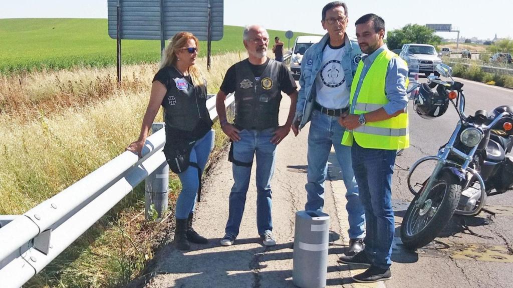 Antonio Rosado, con chaqueta vaquera, es el presidente de los motoclubes jerezanos