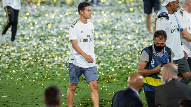 James Rodriguez al término de la fiesta sobre el césped del Di Stéfano