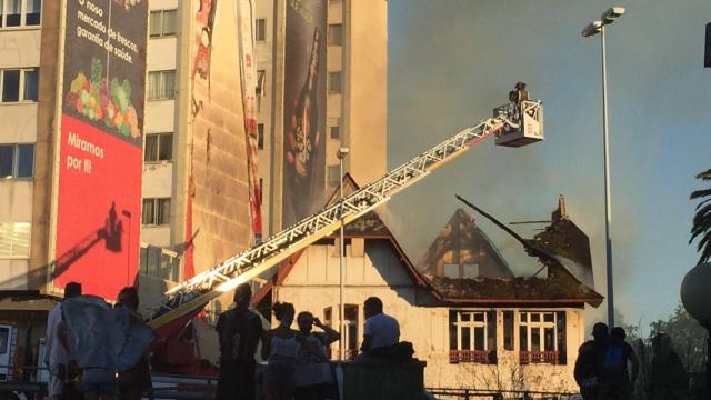 Así quedó la casa Carnicero de Oleiros  tras el incendio.