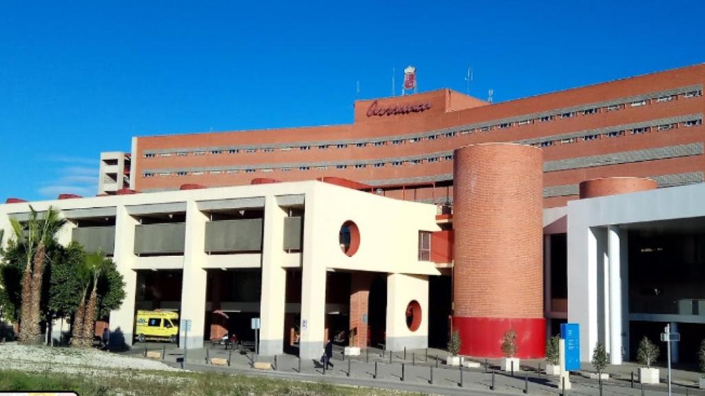 Los médicos del Hospital Virgen de la Arrixaca de Murcia atendían a Carmen porque tenía diagnosticada una enfermedad rara.