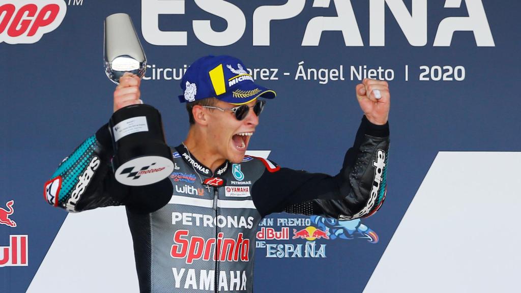 El francés Fabio Quartararo celebra su primera victoria en MotoGP, en el podio de Jerez.
