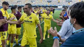 Pasillo del Villarreal a Bruno Soriano y Santi Cazorla