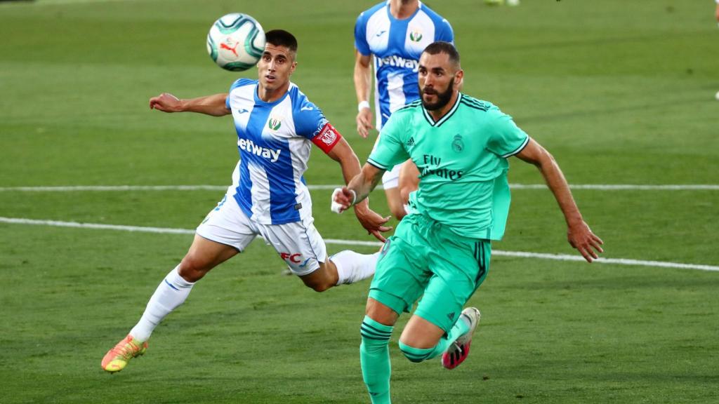 Karim Benzema preparando un disparo a la portería del Leganés