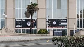 El bajo del hotel ya luce los carteles sobre la próxima apertura del gimnasio.