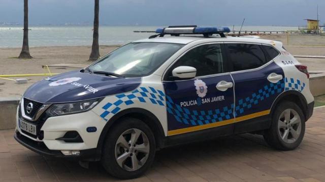 Un coche uniformado de la Policía Local de San Javier.