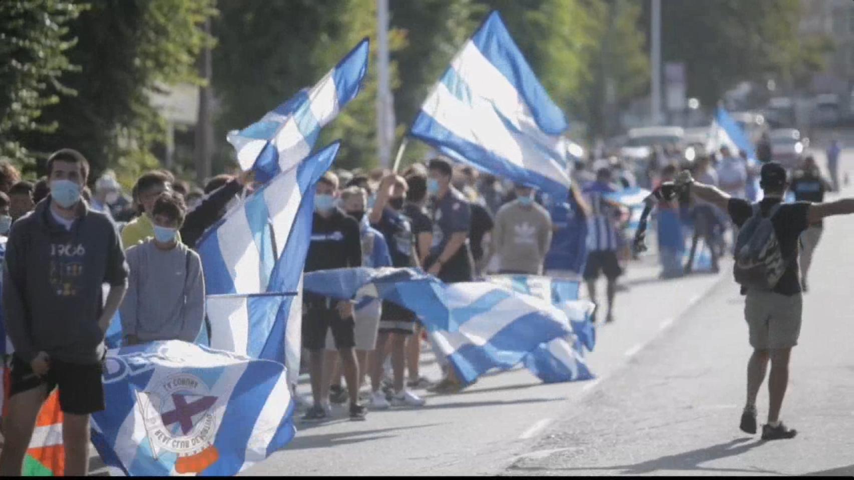 Las concentraciones alrededor de Riazor antes del Deportivo de La Coruña - Fuenlabrada