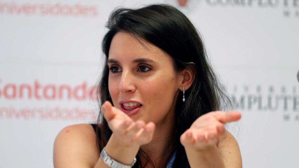 La ministra de Igualdad, Irene Montero, interviene en el curso de verano de la Universidad Complutense.