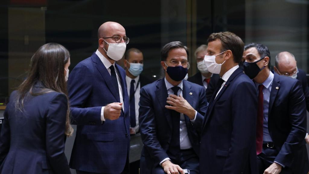 Charles Michel, Mark Rutte, Emmanuel Macron y Pedro Sánchez