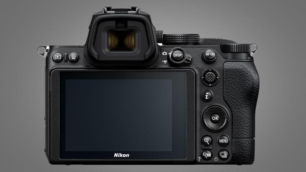 Nikon Z5 por detrás.