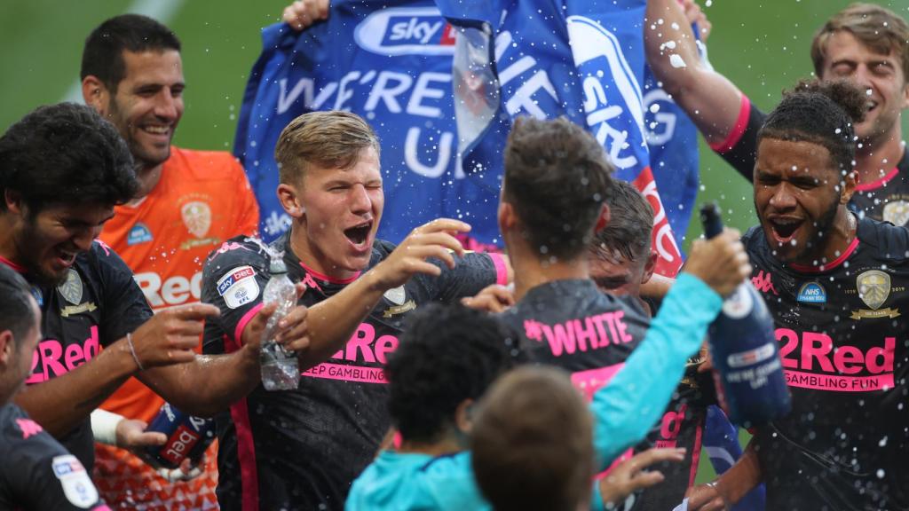 El Leeds United celebrando su ascenso a la Premier League