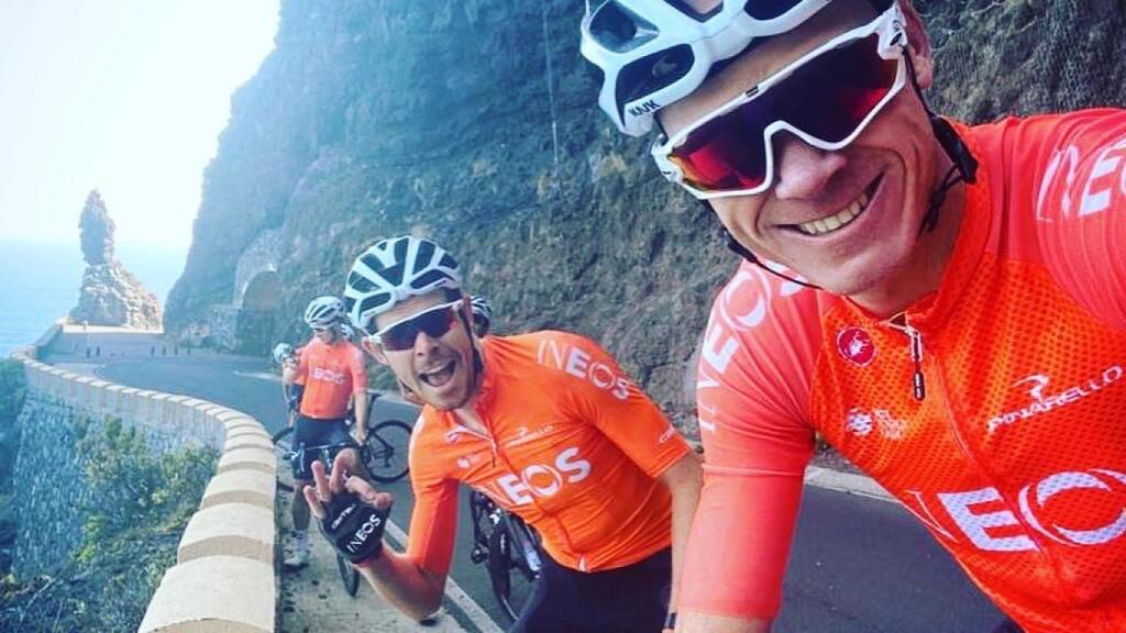 Chris Froome entrenando en Tenerife junto a sus compañeros