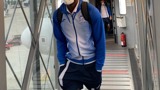 Jugadores del CF Fuenlabrada llegando a La Coruña