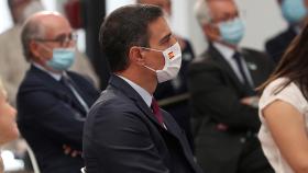 El presidente del Gobierno, Pedro Sánchez, este miércoles con una mascarilla con la bandera de España.