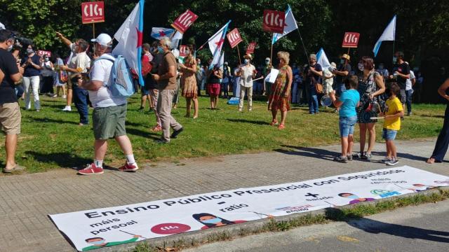 Una manifestación contra del protocolo de la Xunta para el curso escolar 2020-2021.