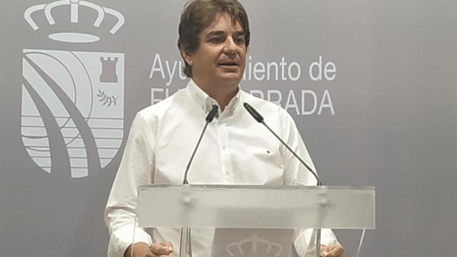El alcalde de Fuenlabrada, Javier Ayala, durante una rueda de prensa