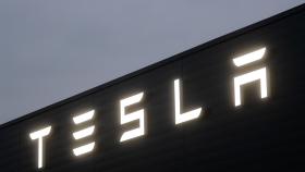 El logotipo de Tesla en una imagen de archivo.