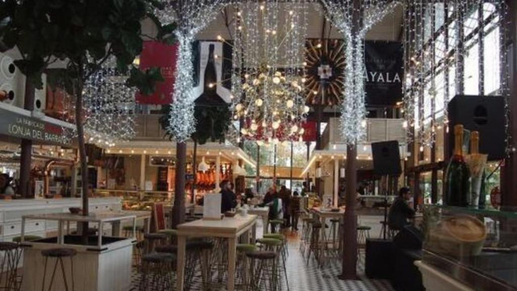 Interior del mercado del Barranco de Sevilla.