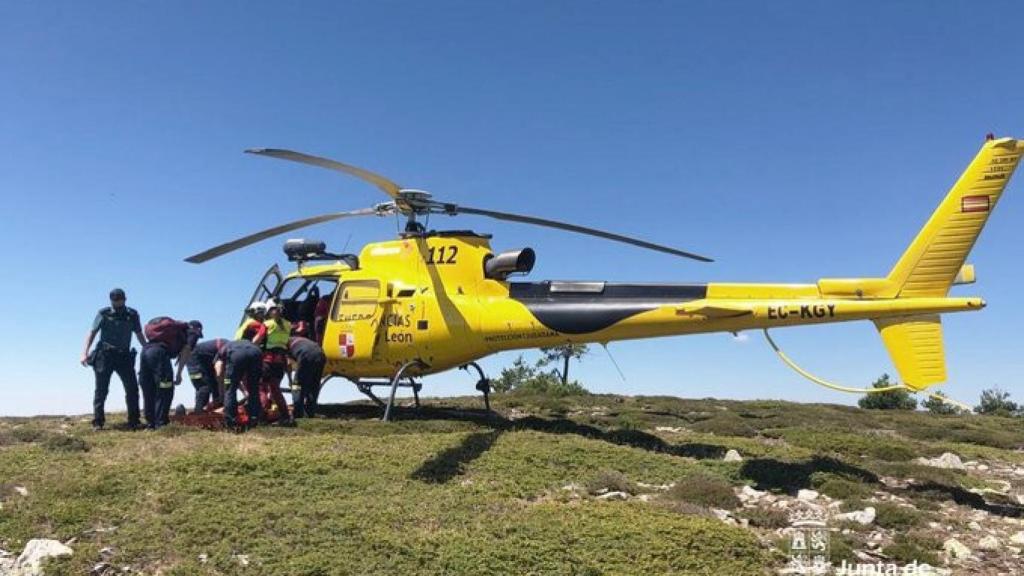 Imagen de archivo de un helicóptero de rescate de montaña del 112