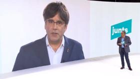 Carles Puigdemont interviene desde Bélgica con Torra en el plató en Barcelona.