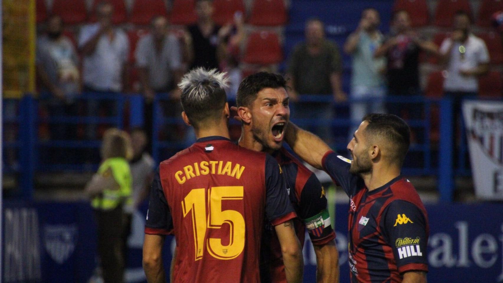 Celebración de un gol del Extremadura