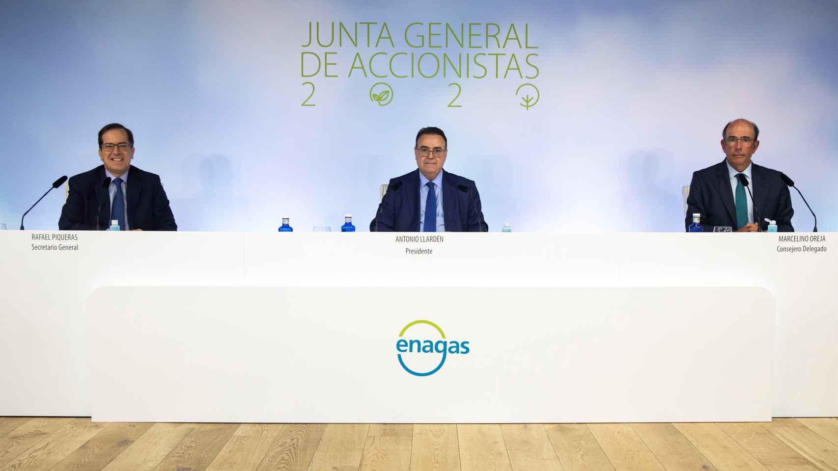 El presidente de Enagás, Antonio Llardén, y el consejero delegado, Marcelino Oreja, en la junta general de accionistas 2020 de la compañía.